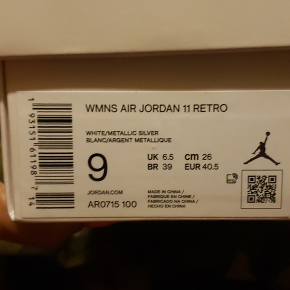 Women's Jordan's - Picture 3 of 4